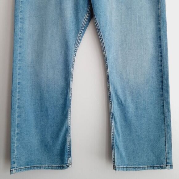 WRANGLER | Relaxed Bootcut Leg Light Blue Jeans Men's Sz 36 Flawed - Picture 4 of 12